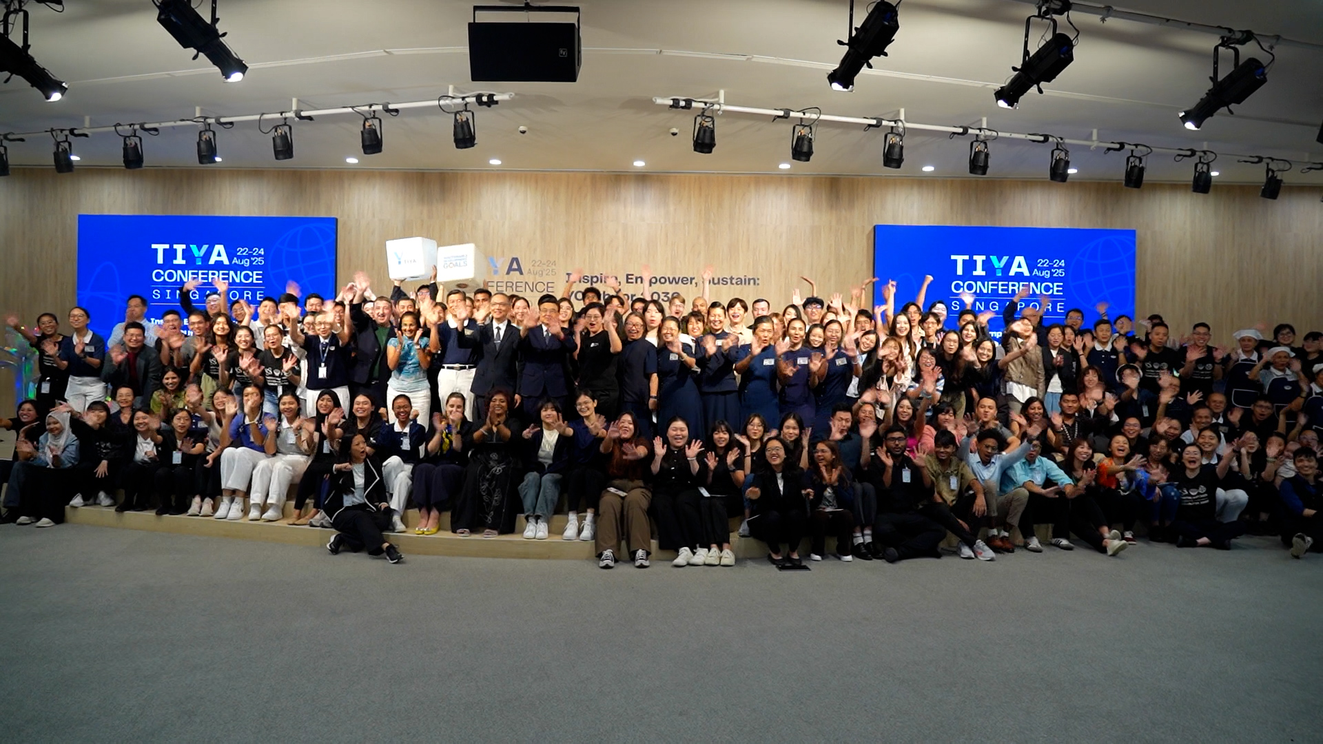 TIYA青年汇聚 改变世界的力量